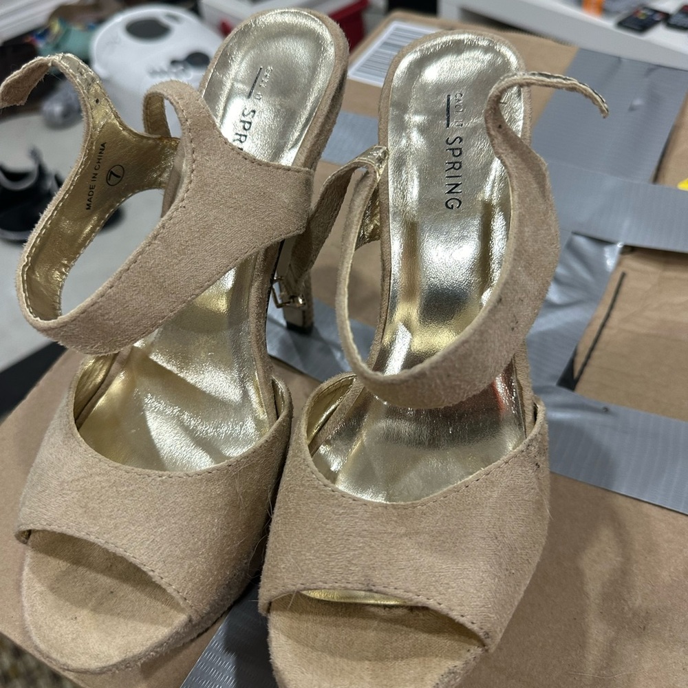 Heels - Picture 6 of 7